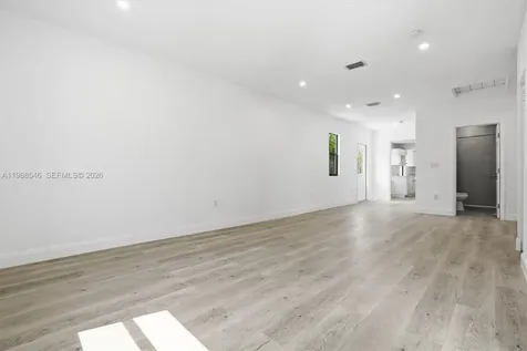 4237 SW 7th Street Miami FL 33134