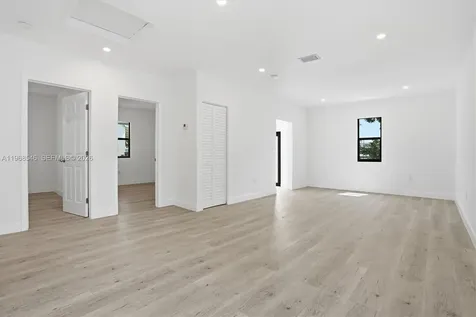 4237 SW 7th Street Miami FL 33134