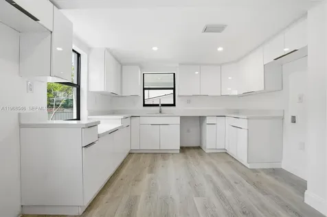 4237 SW 7th Street Miami FL 33134