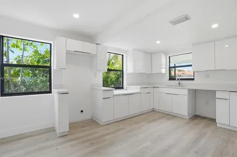 4237 SW 7th Street Miami FL 33134