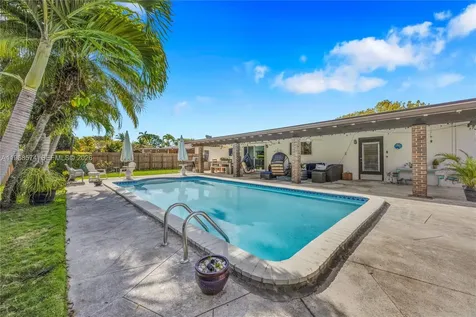 18525 SW 90th Court Cutler Bay FL 33157