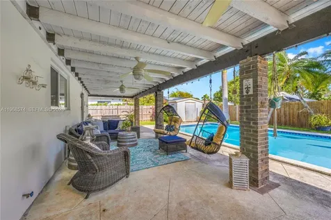 18525 SW 90th Court Cutler Bay FL 33157
