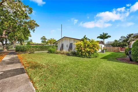 18525 SW 90th Court Cutler Bay FL 33157