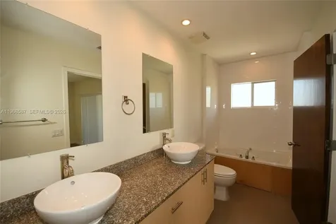 2780 SW 33 Avenue Miami FL 33133