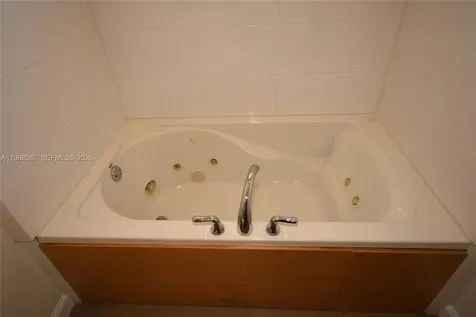 2780 SW 33 Avenue Miami FL 33133