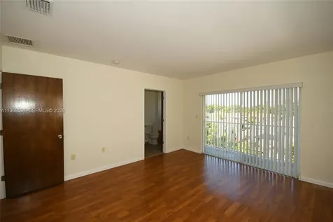 2780 SW 33 Avenue Miami FL 33133