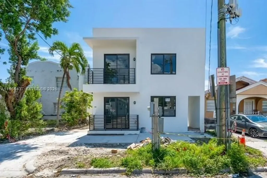 1658 NW 1st Street Miami FL 33125