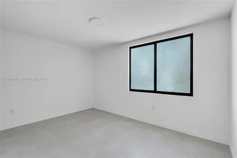 1658 NW 1st Street Miami FL 33125