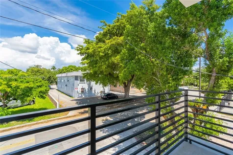 1658 NW 1st Street Miami FL 33125