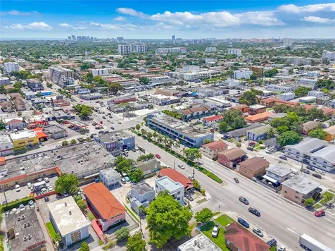 1658 NW 1st Street Miami FL 33125