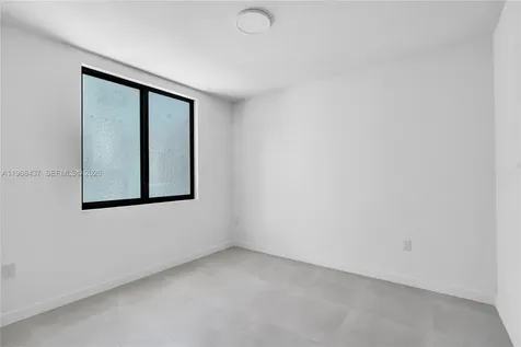1658 NW 1st Street Miami FL 33125