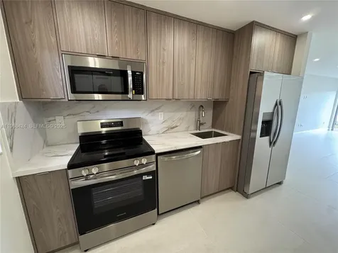 1900 W 54th Street Hialeah FL 33012
