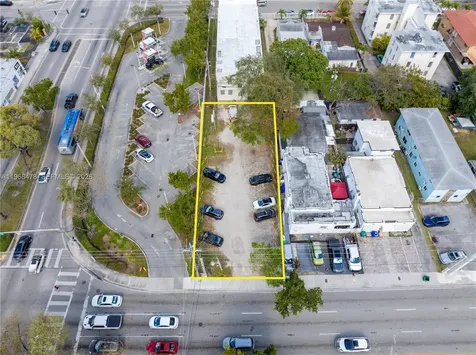 1081 SW 7th Miami FL 33135