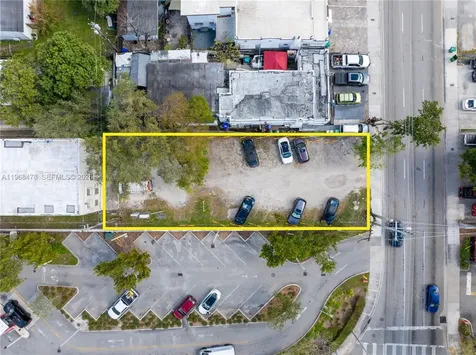 1081 SW 7th Miami FL 33135
