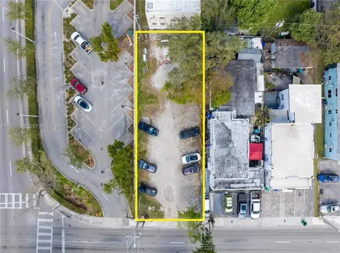 1081 SW 7th Miami FL 33135