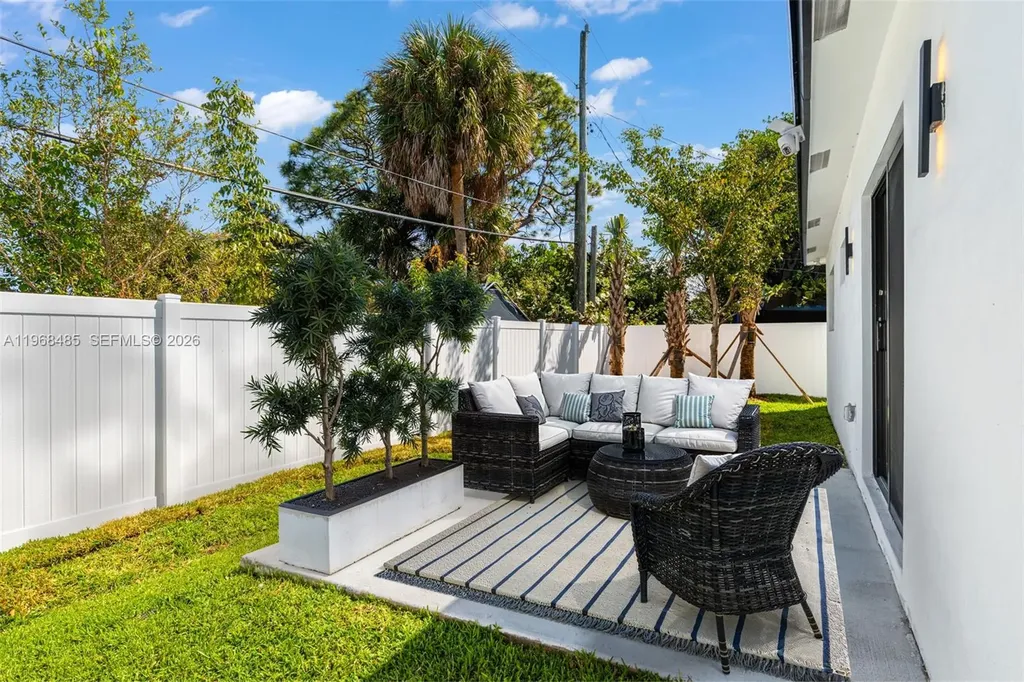 2430 NW 22nd Road Fort Lauderdale FL 33311