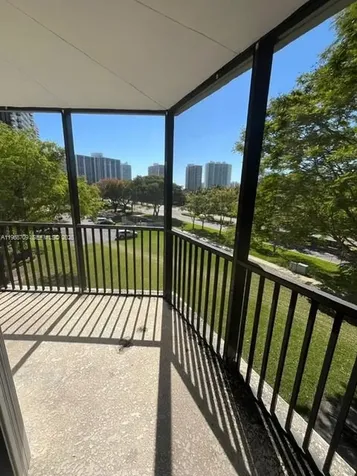 3475 N Country Club Drive Aventura FL 33180