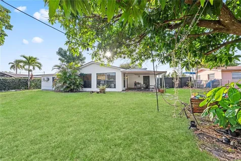 7835 W 16th Court Hialeah FL 33014