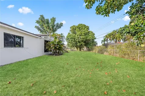 7835 W 16th Court Hialeah FL 33014
