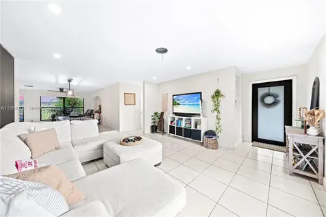 7835 W 16th Court Hialeah FL 33014