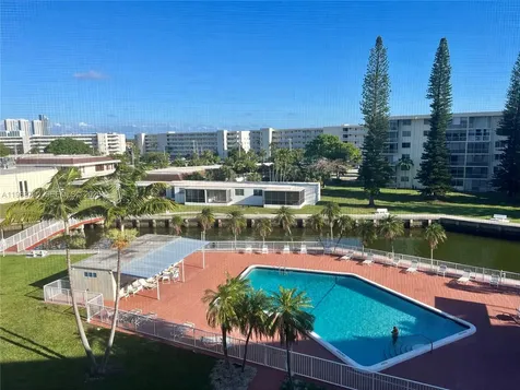 2855 Leonard Drive Aventura FL 33160
