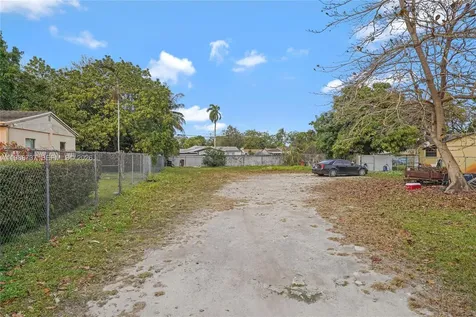 1437 NW 99th Street Miami FL 33147