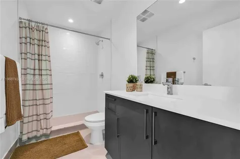 1642 NE 1st Avenue Miami FL 33132