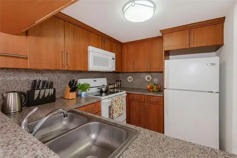 1082 W 79th Street Hialeah FL 33014