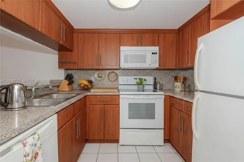 1082 W 79th Street Hialeah FL 33014