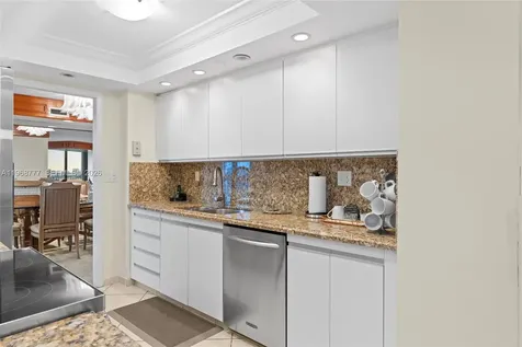 4000 Towerside Terrace Miami FL 33138