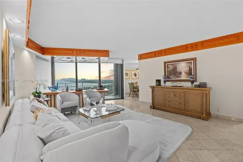 4000 Towerside Terrace Miami FL 33138
