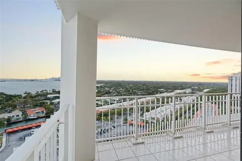 4000 Towerside Terrace Miami FL 33138