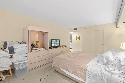 4000 Towerside Terrace Miami FL 33138