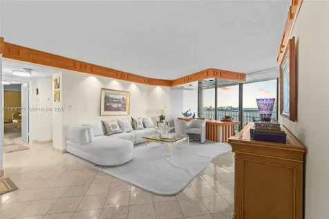 4000 Towerside Terrace Miami FL 33138