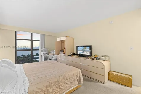 4000 Towerside Terrace Miami FL 33138