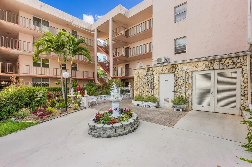 2861 Somerset Drive Lauderdale Lakes FL 33311