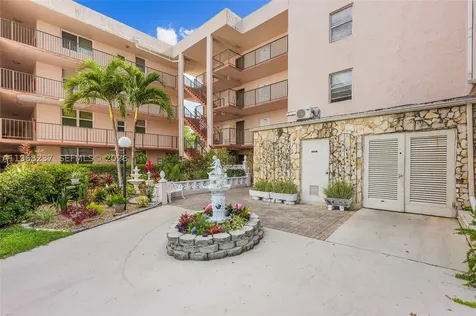2861 Somerset Drive Lauderdale Lakes FL 33311