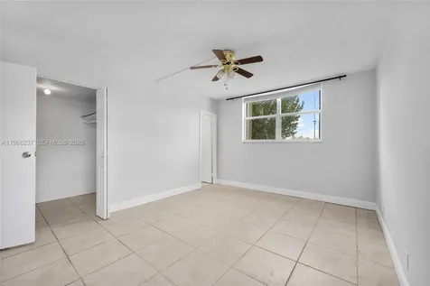 2861 Somerset Drive Lauderdale Lakes FL 33311