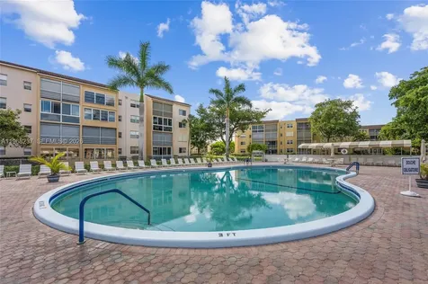 2861 Somerset Drive Lauderdale Lakes FL 33311
