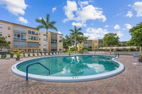 2861 Somerset Drive Lauderdale Lakes FL 33311