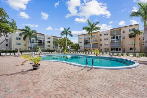2861 Somerset Drive Lauderdale Lakes FL 33311