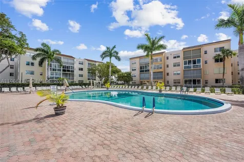 2861 Somerset Drive Lauderdale Lakes FL 33311
