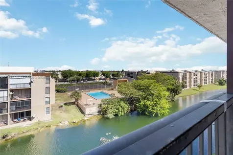 8895 Fontainebleau Boulevard Miami FL 33172