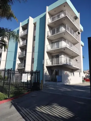 140 NW 14th Avenue Miami FL 33125