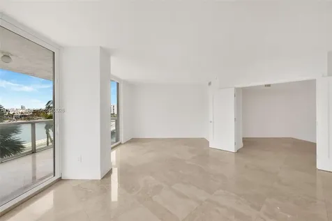 10 Venetian Way Miami Beach FL 33139