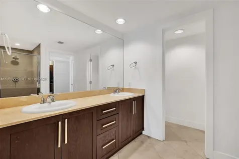 10 Venetian Way Miami Beach FL 33139