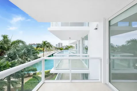 10 Venetian Way Miami Beach FL 33139