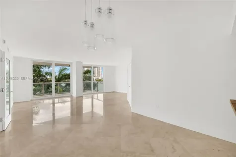 10 Venetian Way Miami Beach FL 33139