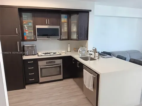 5085 NW 7th Street Miami FL 33126