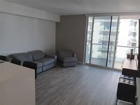 5085 NW 7th Street Miami FL 33126